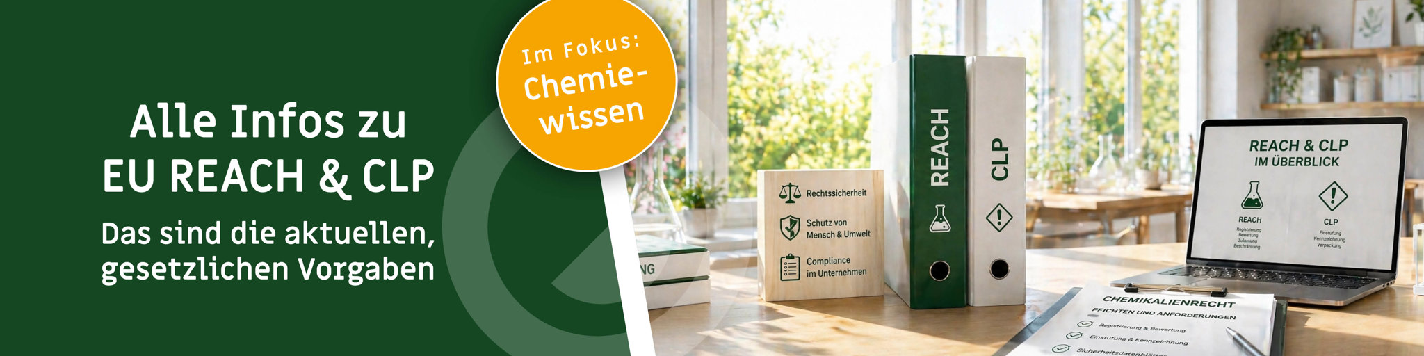 Banner mit Text „Alle Infos zu EU REACH & CLP“ vor einem hellen, modernen Arbeits- und Laborumfeld mit Ordnern, Laptop und Chemieausstattung, das gesetzliche Vorgaben und Chemikalienrecht darstellt.